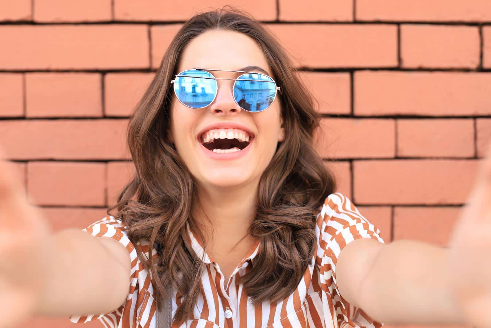 How to Find Dentist-Approved Teeth Whitening