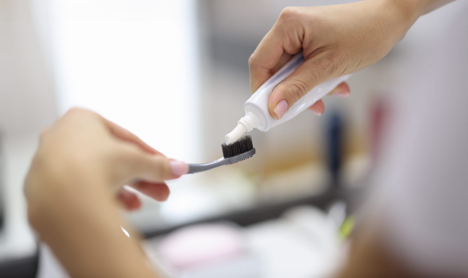 Exploring Desensitizing Gel and Teeth Whitening