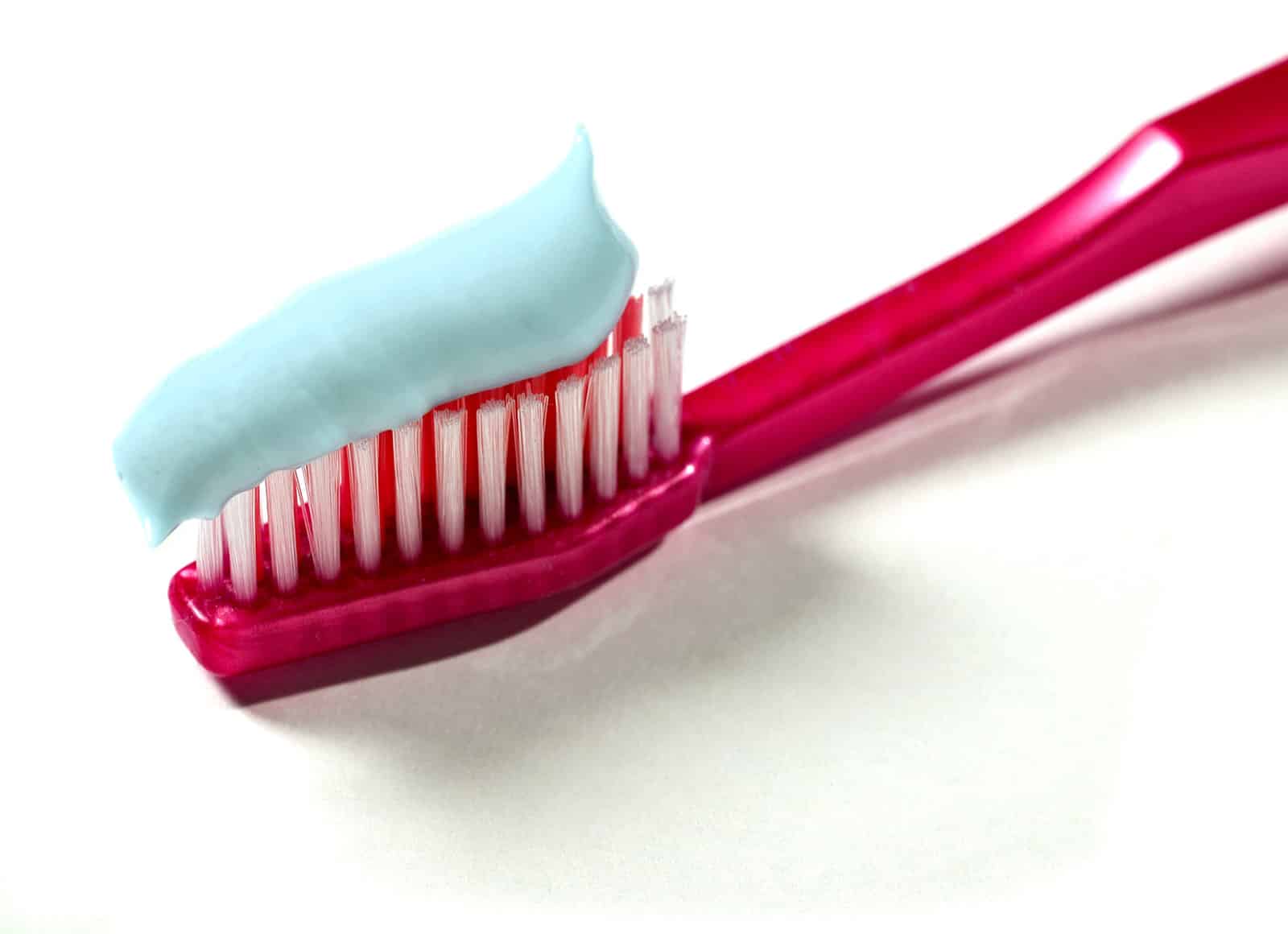 Toothpaste That Foams: The Key to a Cleaner Smile